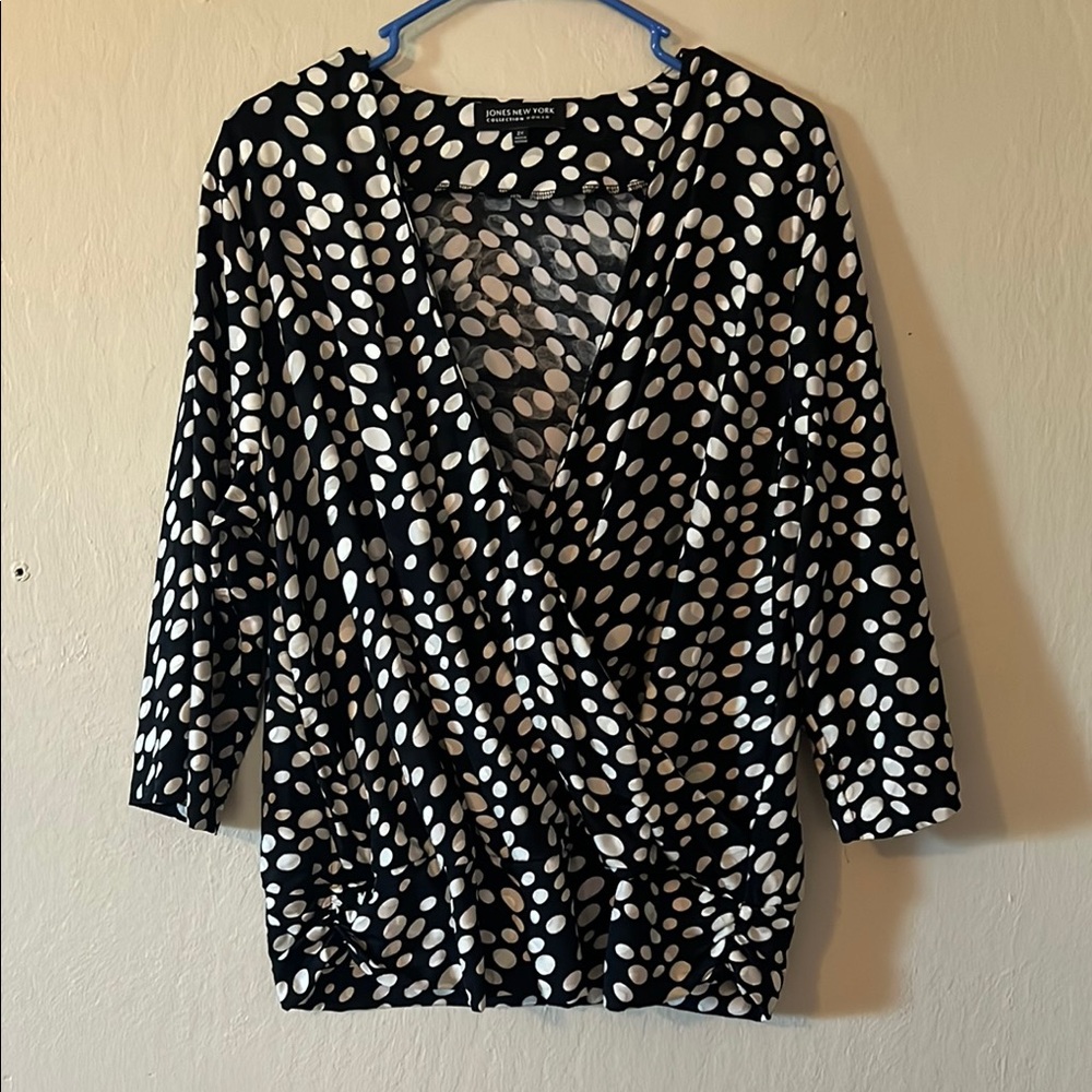 Jones New York Black and Cream polka dot Blouse size 2X